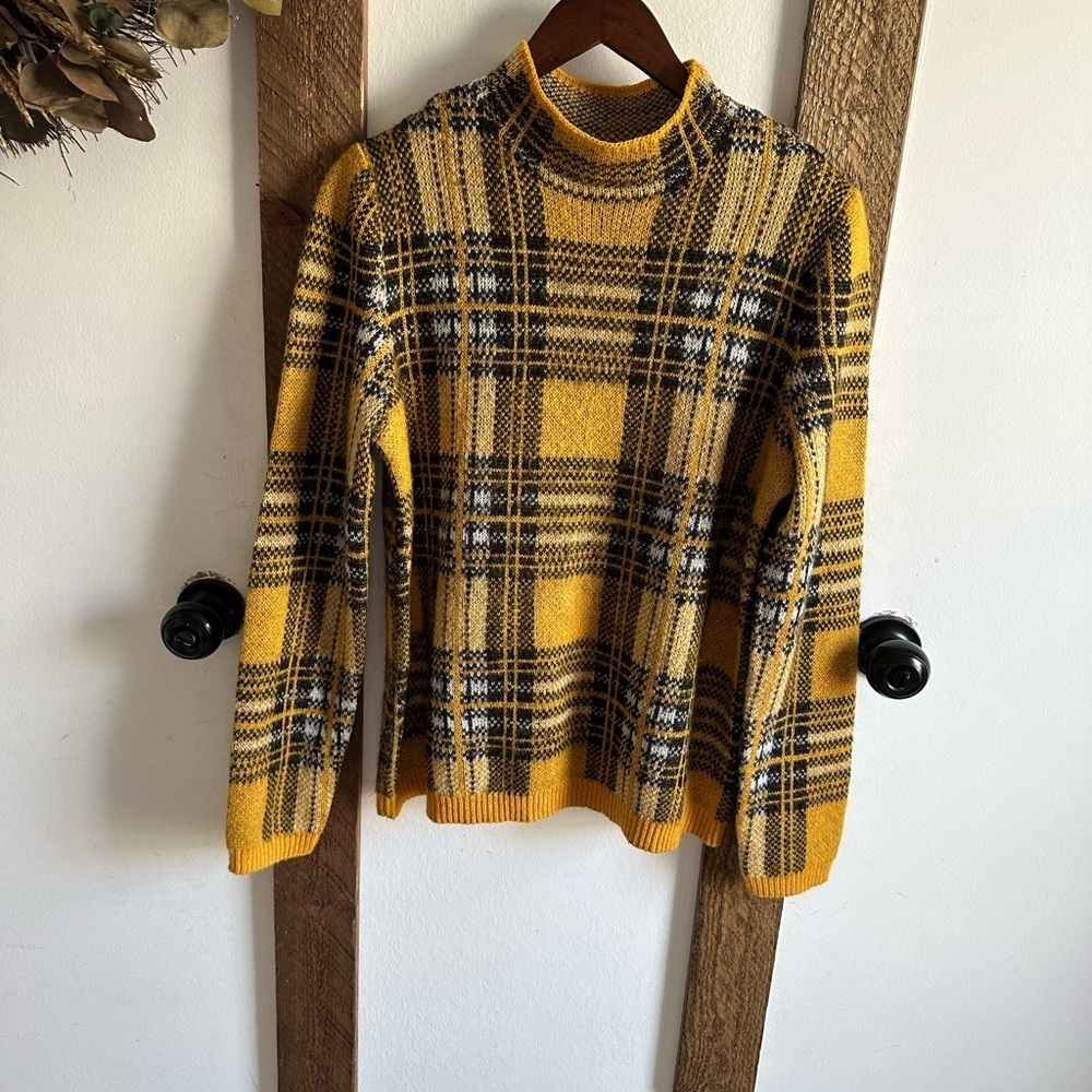 Women's Apt. 9 + Cara Santana Plaid Sweater Size Medium Cozy Soft - Picture 4 of 16